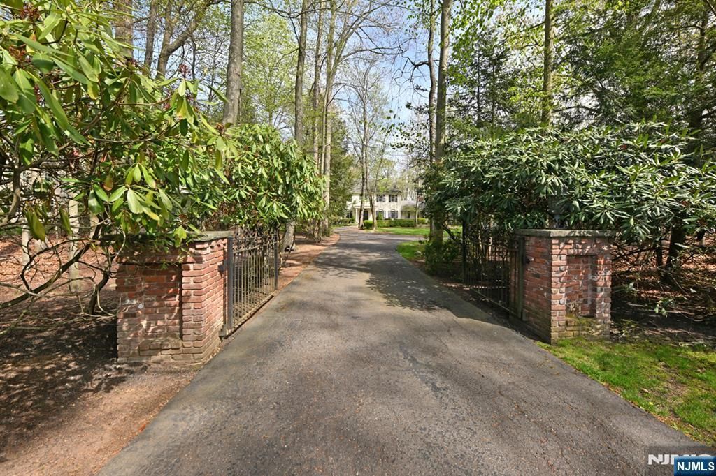 Photo of 43 Twin Brooks Road, Saddle River, NJ 07458 (MLS # 26011011)