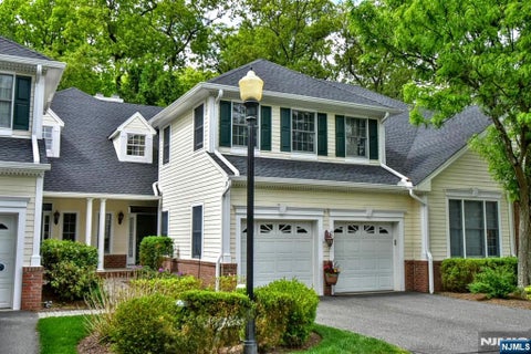 Photo of 804 Fieldstone Terrace, Wyckoff, NJ 07481 (MLS # 26020431)