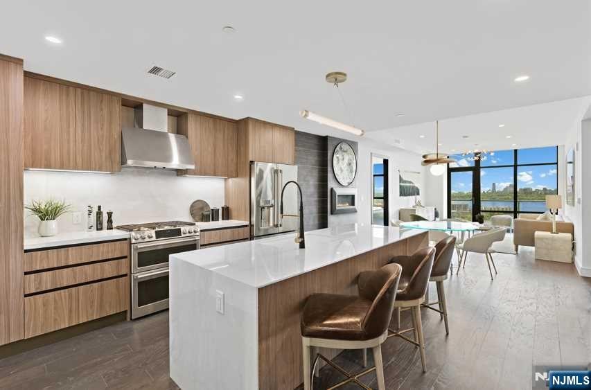 8701 Churchill Road 905