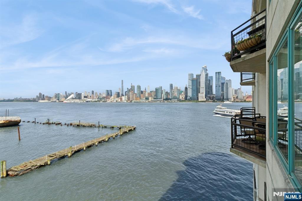 600 Harbor Boulevard 973/975