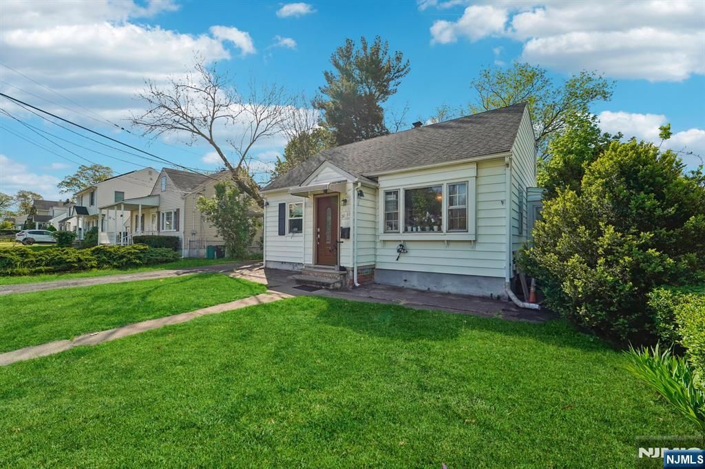 Photo of 3118 Norwood Drive, Fair Lawn, NJ 07410 (MLS # 26010551)