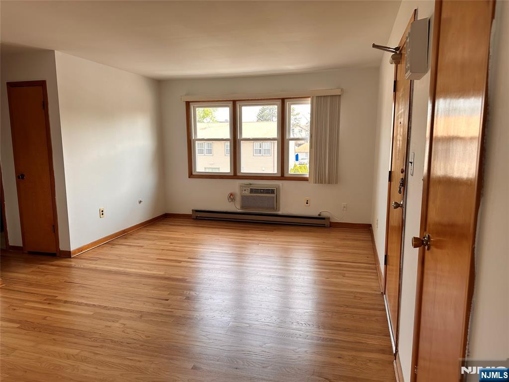 Rental Property at 333 Green Ave 4, Lyndhurst, New Jersey - Bedrooms: 1 
Bathrooms: 1 
Rooms: 3  - $1,900 MO.