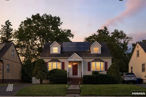 Photo of 1923 Prospect Ave, Fair Lawn, NJ 07410 (MLS # 26001835)