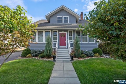 Photo of 37 Hillside Avenue, Mahwah, NJ 07430 (MLS # 25035752)