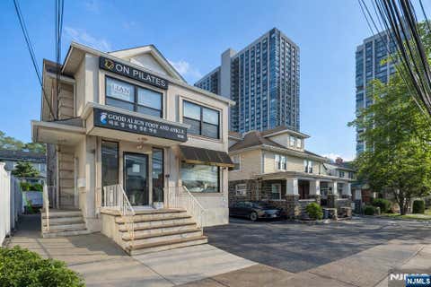 Photo of 1618 Parker Avenue, Fort Lee, NJ 07024 (MLS # 25043642)