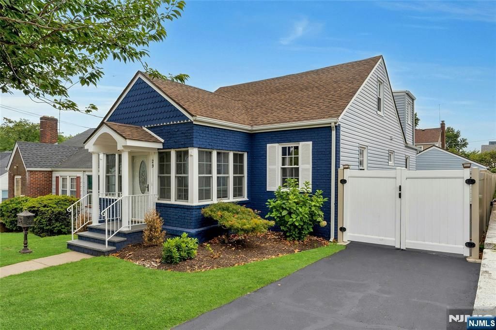 Photo of 29 Sunset Avenue, Belleville, NJ 07109 (MLS # 25041278)