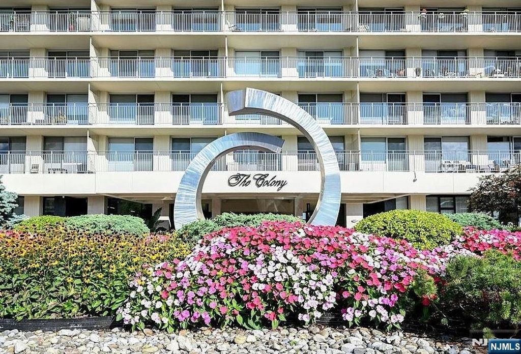 Photo of 1530 Palisade Avenue #23G, Fort Lee, NJ 07024 (MLS # 26010499)