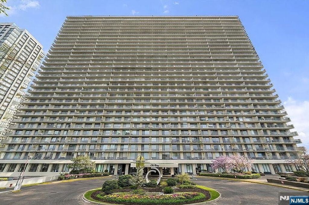 Photo of 1530 Palisade Avenue #23G, Fort Lee, NJ 07024 (MLS # 26010499)