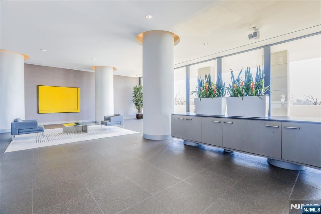 Photo of 1530 Palisade Avenue #23G, Fort Lee, NJ 07024 (MLS # 26010499)