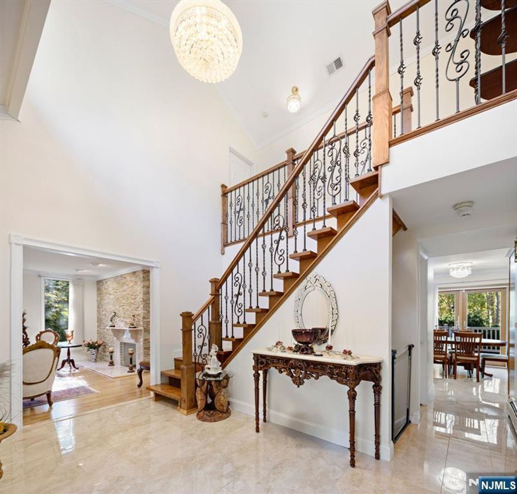 Photo of 1090 High Mountain Road, Franklin Lakes, NJ 07417 (MLS # 25037725)