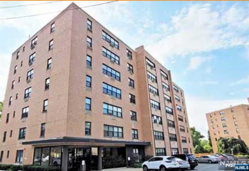 Rental Property at 2352 Linwood Ave 5H, Fort Lee, New Jersey - Bedrooms: 1 
Bathrooms: 1 
Rooms: 2  - $2,650 MO.