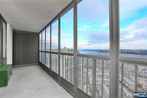 Photo of 300 Winston Dr #2906, Cliffside Park, NJ 07020 (MLS # 25018339)