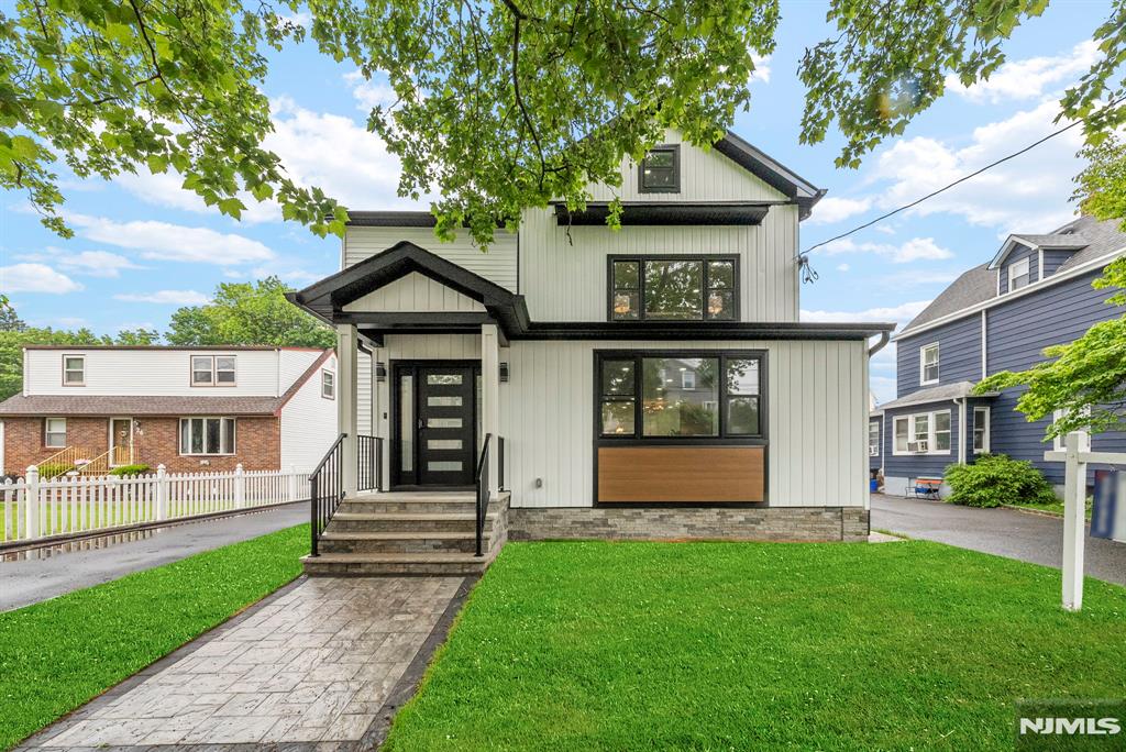 Property for Sale at 22 Race Street, Nutley, New Jersey - Bedrooms: 5 
Bathrooms: 5 
Rooms: 9  - $995,000