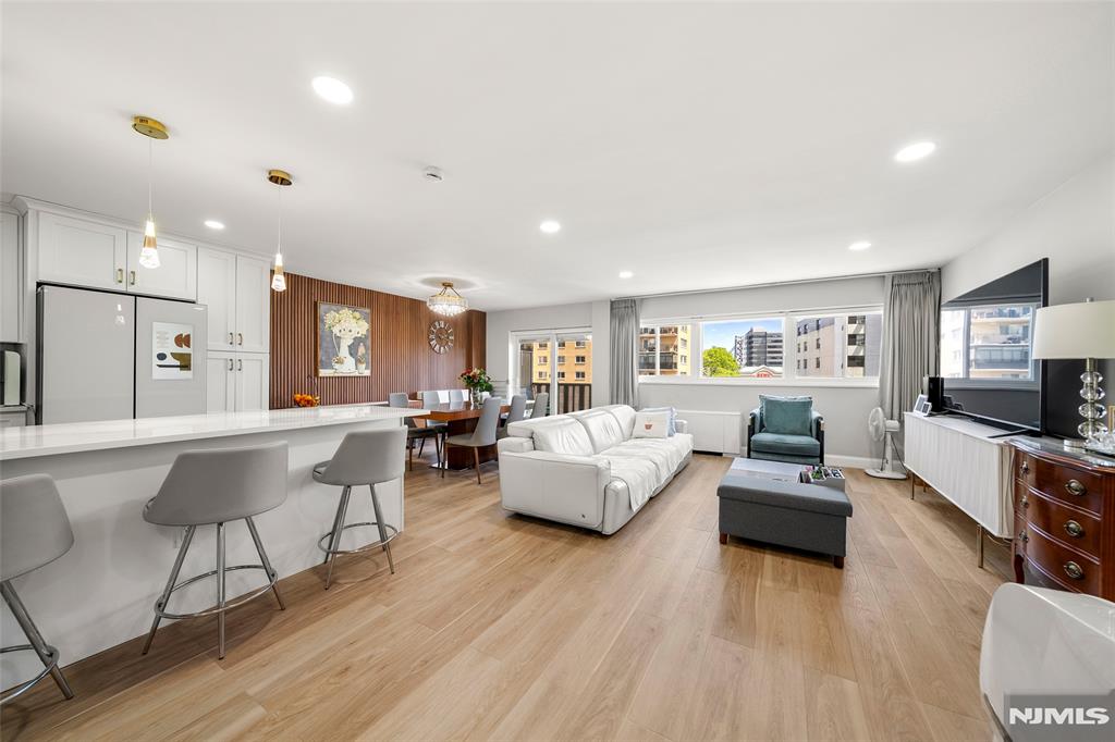 2180 Center 4B
