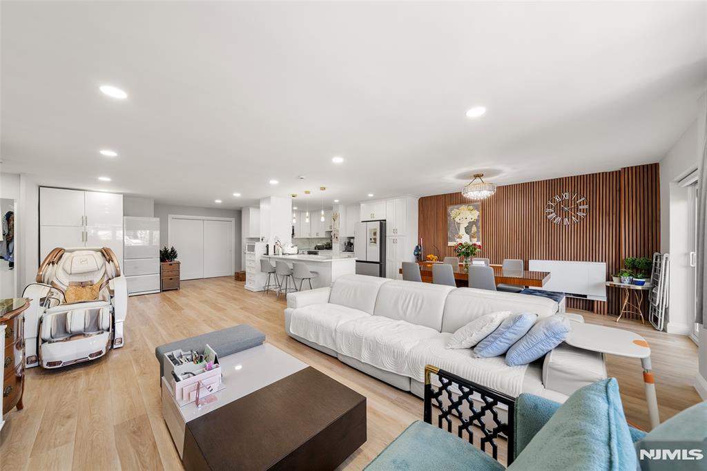 2180 Center 4B