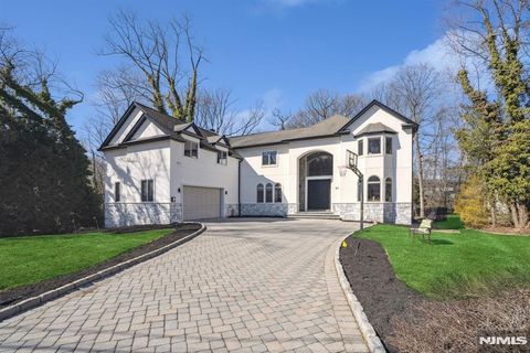 61 Edgewood Street, Tenafly, NJ 07670 - MLS#: 25006247