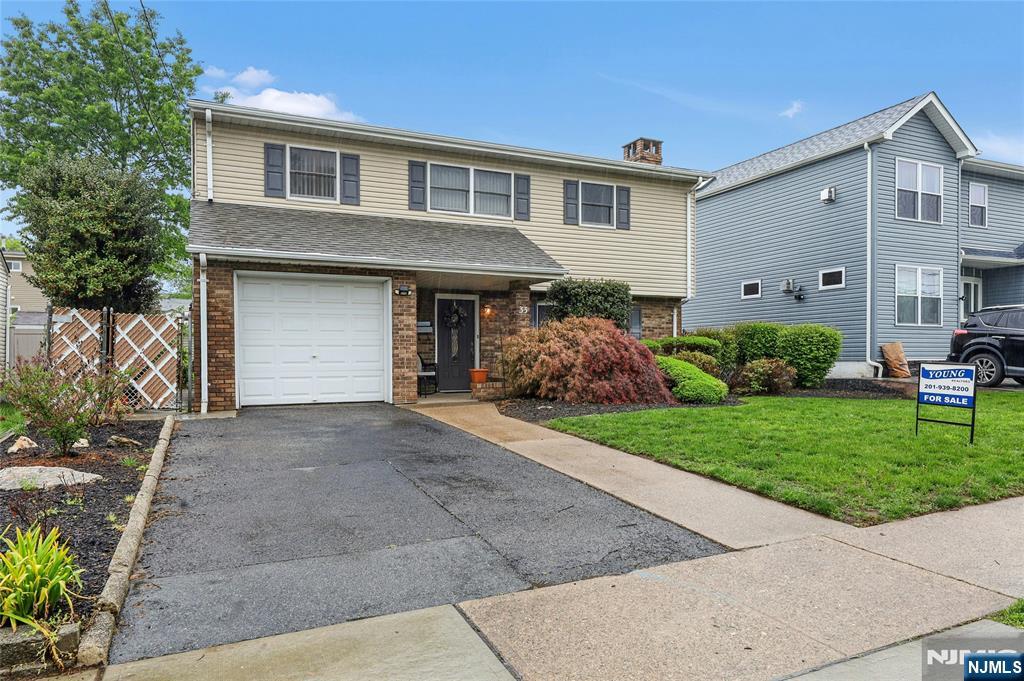 Property for Sale at 33 Bobbink Terrace, East Rutherford, New Jersey - Bedrooms: 3 
Bathrooms: 2 
Rooms: 7  - $684,500