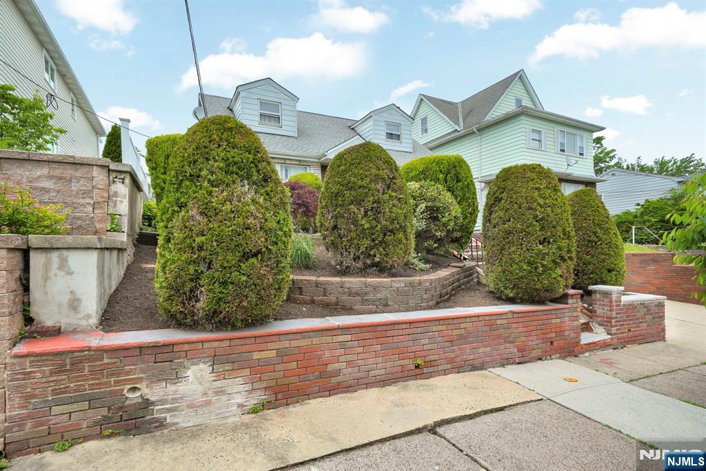 161 Plauderville Avenue