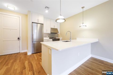 Photo of 15 Somerset Ln #B405, Edgewater, NJ 07020 (MLS # 26004106)