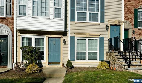 Photo of 807 Sassafras Court, Mahwah, NJ 07430 (MLS # 25041084)