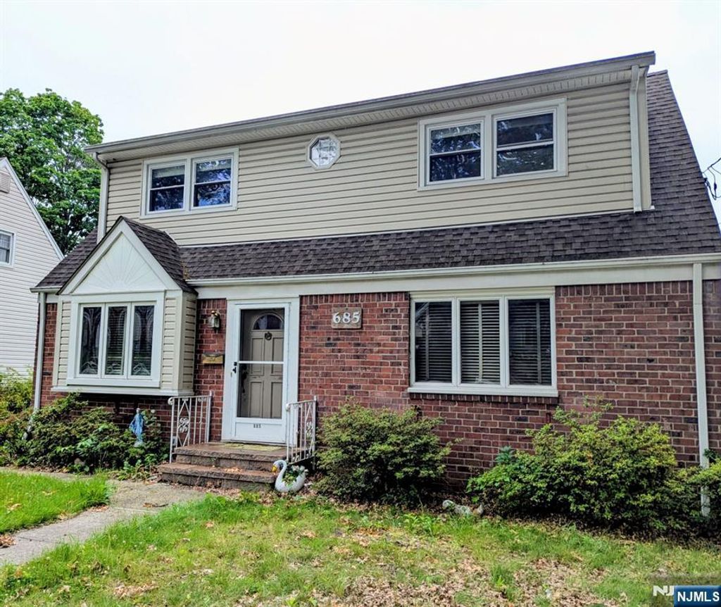 Photo of 685 Grant Terrace, Teaneck, NJ 07666 (MLS # 26024063)