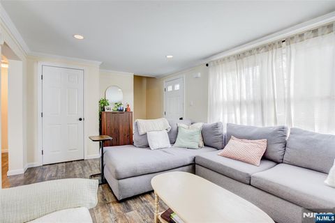 Photo of 46 Walnut, Pompton Lakes, NJ 07442 (MLS # 26007303)