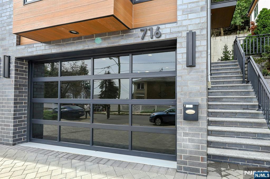 720 Undercliff Avenue