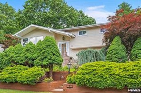 Photo of 2 Columbine Ct, Montvale, NJ 07645 (MLS # 25042948)