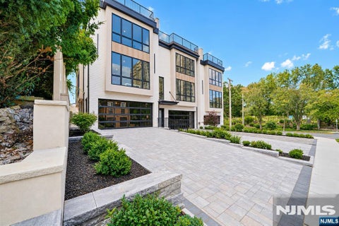 Photo of 474 Palisades Boulevard, Fort Lee, NJ 07024 (MLS # 26040275)
