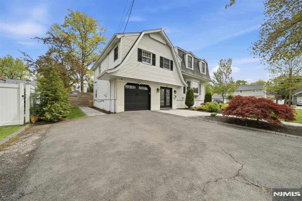 Photo of 13 Dogwood Court, Paramus, NJ 07652 (MLS # 26020237)