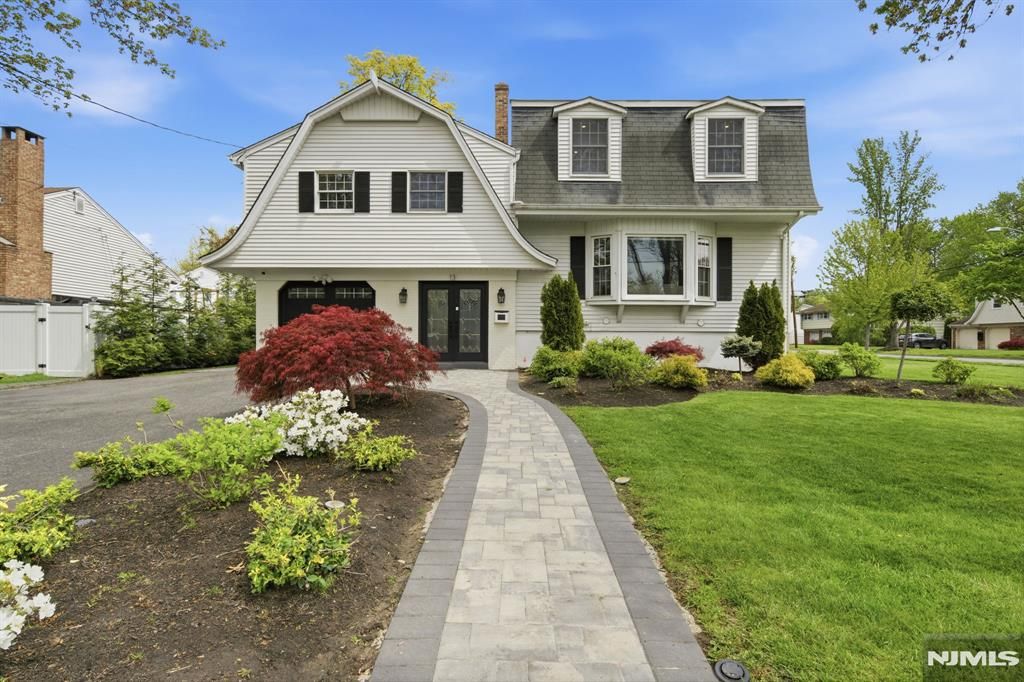 Photo of 13 Dogwood Court, Paramus, NJ 07652 (MLS # 26020237)