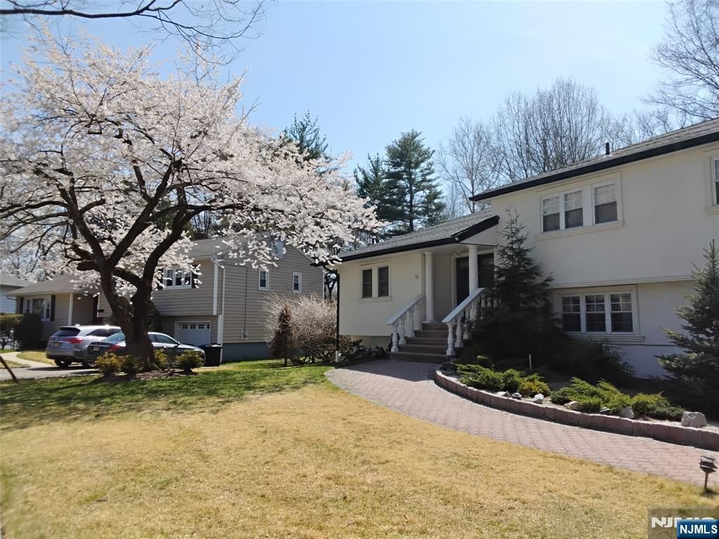 Photo of 19 Coles Court, River Edge, NJ 07661 (MLS # 26011218)