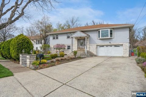 71 Ray Avenue Leonia NJ 07605