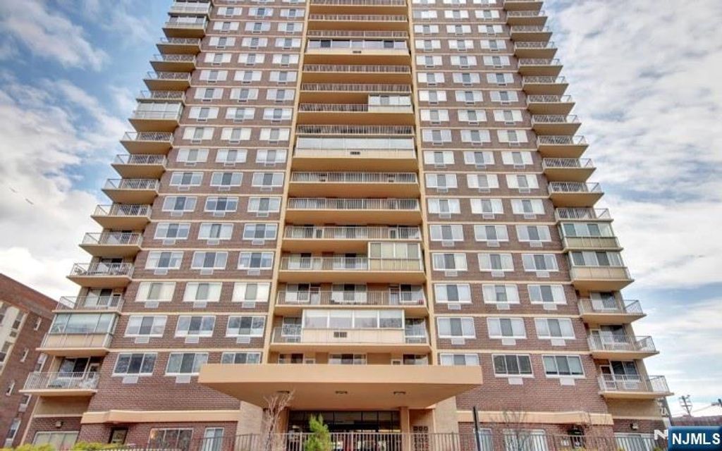 Photo of 2150 Center Ave #6F, Fort Lee, NJ 07024 (MLS # 25032618)