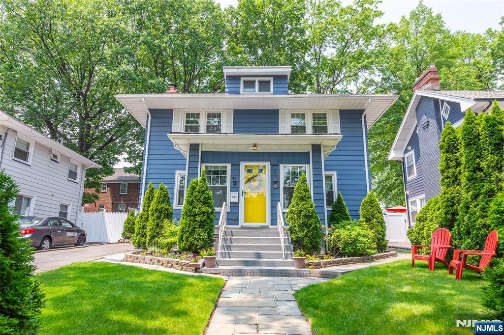 44 Willard Avenue, Bloomfield, New Jersey - 4 Bedrooms  
3 Bathrooms  
9 Rooms - 