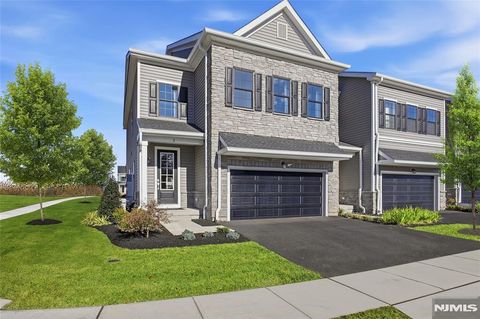 Photo of 22 Arlington Place, Oakland, NJ 07036 (MLS # 26021367)