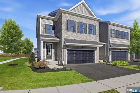 Photo of 22 Arlington Place, Oakland, NJ 07036 (MLS # 26021367)