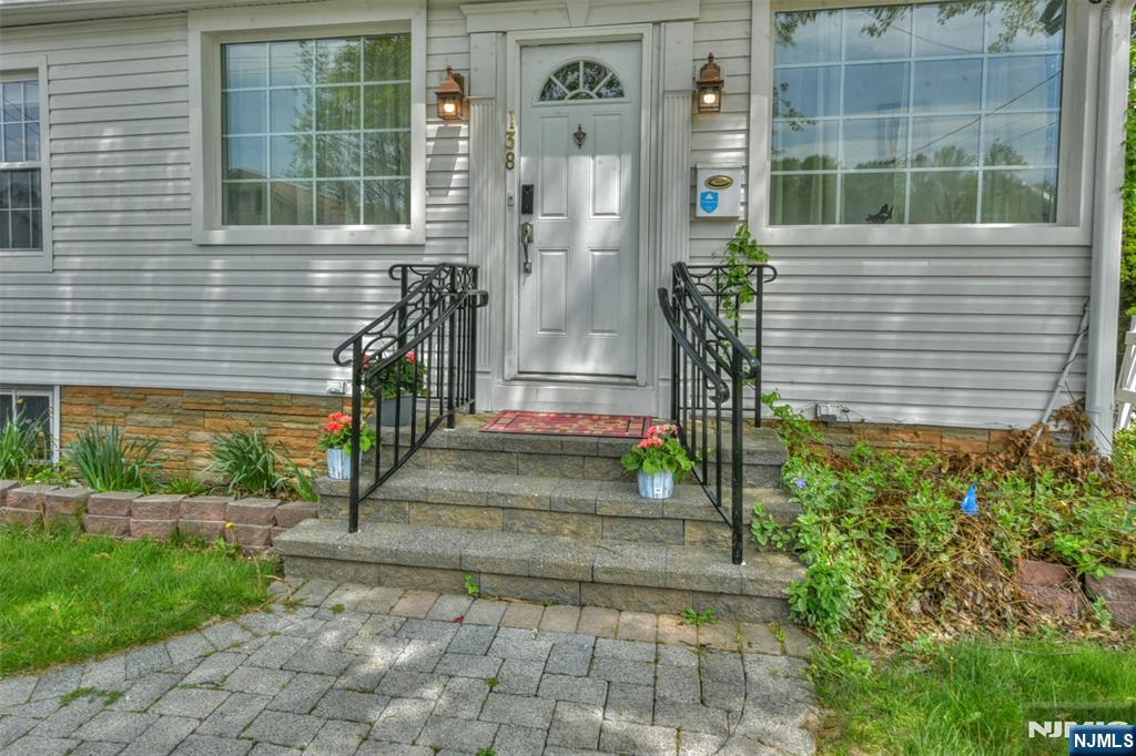 Property for Sale at 138 Madison Avenue, Midland Park, New Jersey - Bedrooms: 3 
Bathrooms: 2 
Rooms: 7  - $600,000