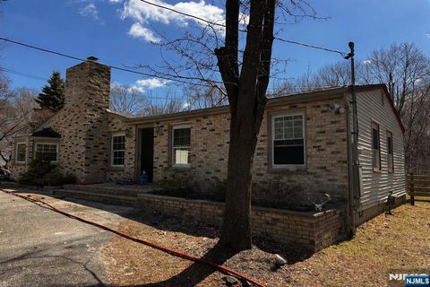 Photo of 356 North Road, Chester Township, NJ 07930 (MLS # 26010379)