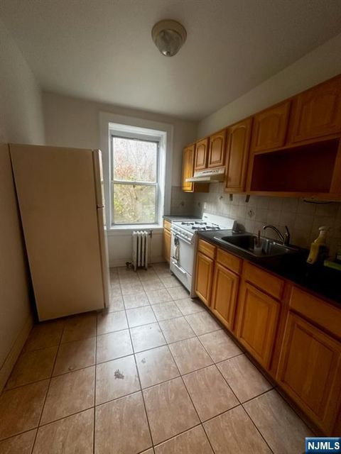 Photo of 311 Queen Anne Rd #4, Teaneck, NJ 07666 (MLS # 26005695)