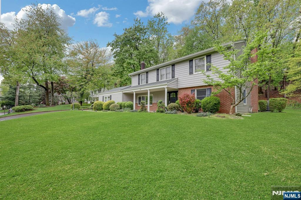 787 Winding Way