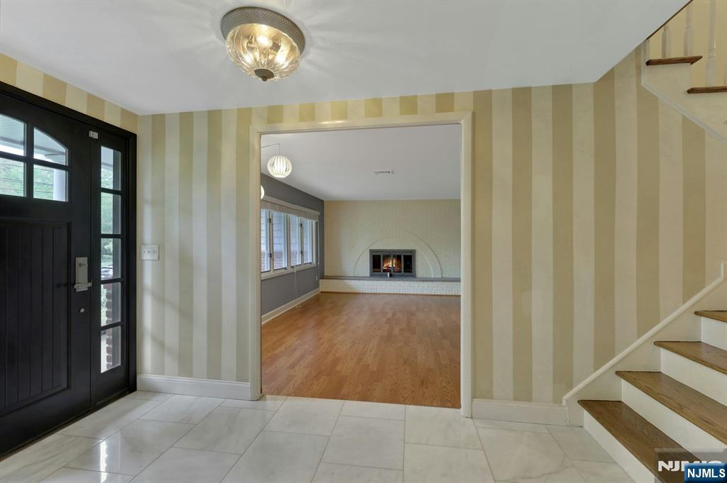 787 Winding Way