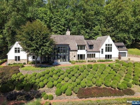 Photo of 171 Campbell Road, Bernardsville, NJ 07924 (MLS # 26021657)