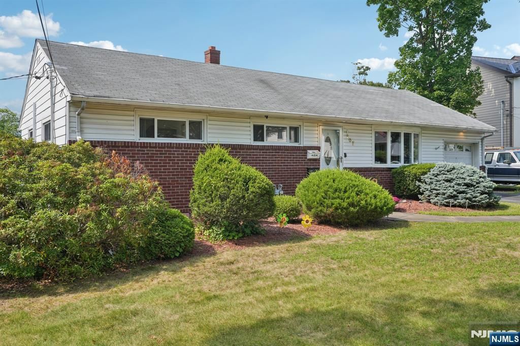 Photo of 207 Hillcrest Drive, Paramus, NJ 07652 (MLS # 25032801)
