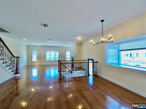 25 Jacobs Landing Way Secaucus NJ 07094