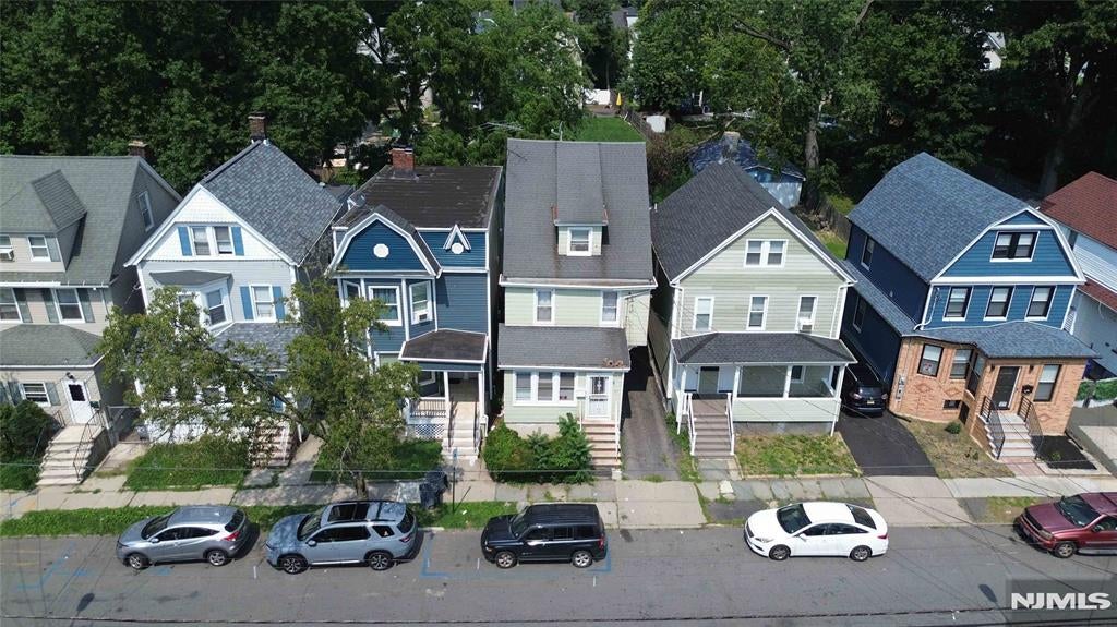 27 Cummings Street