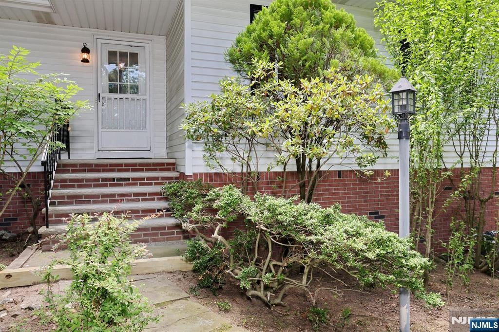 33 Hillside Avenue
