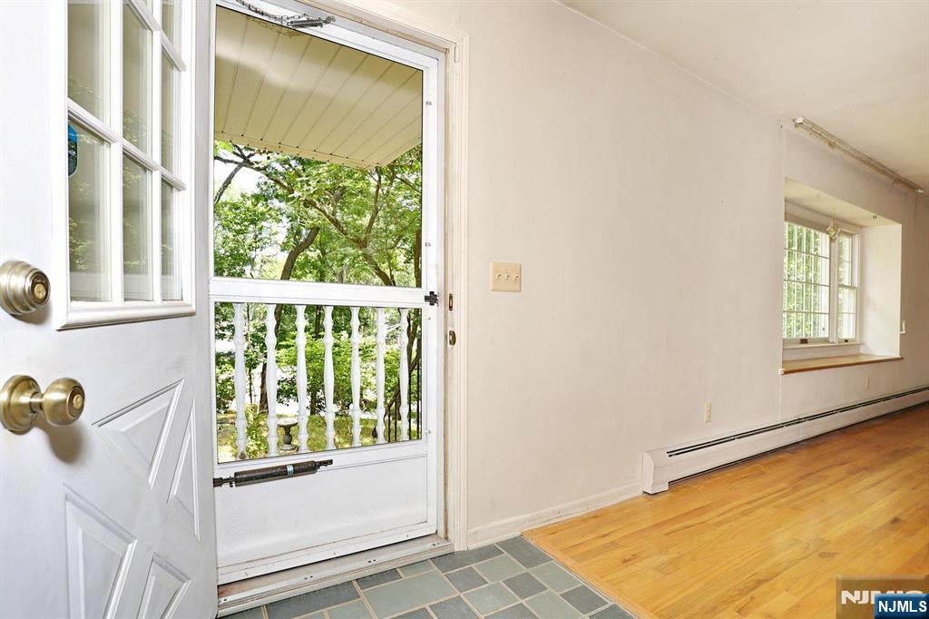 33 Hillside Avenue