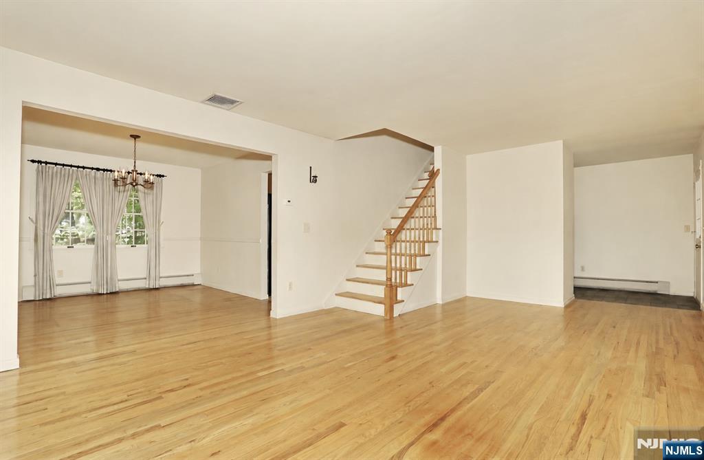 33 Hillside Avenue