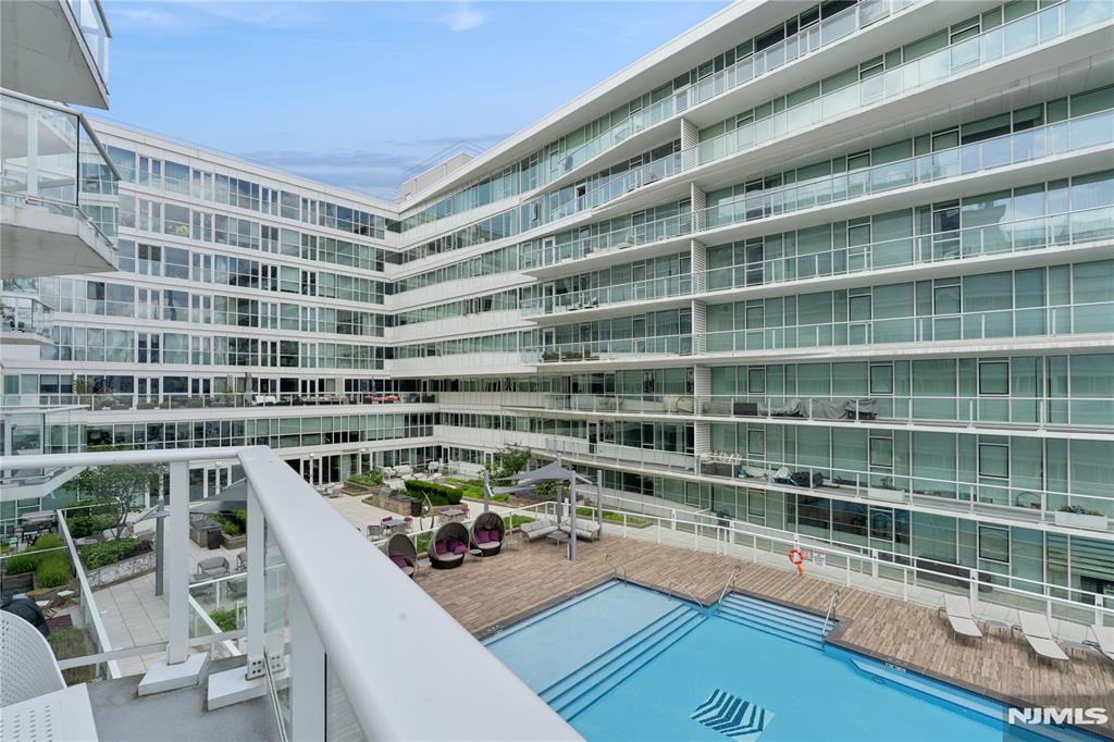 800 Ave At Port Imperial Boulevard 517